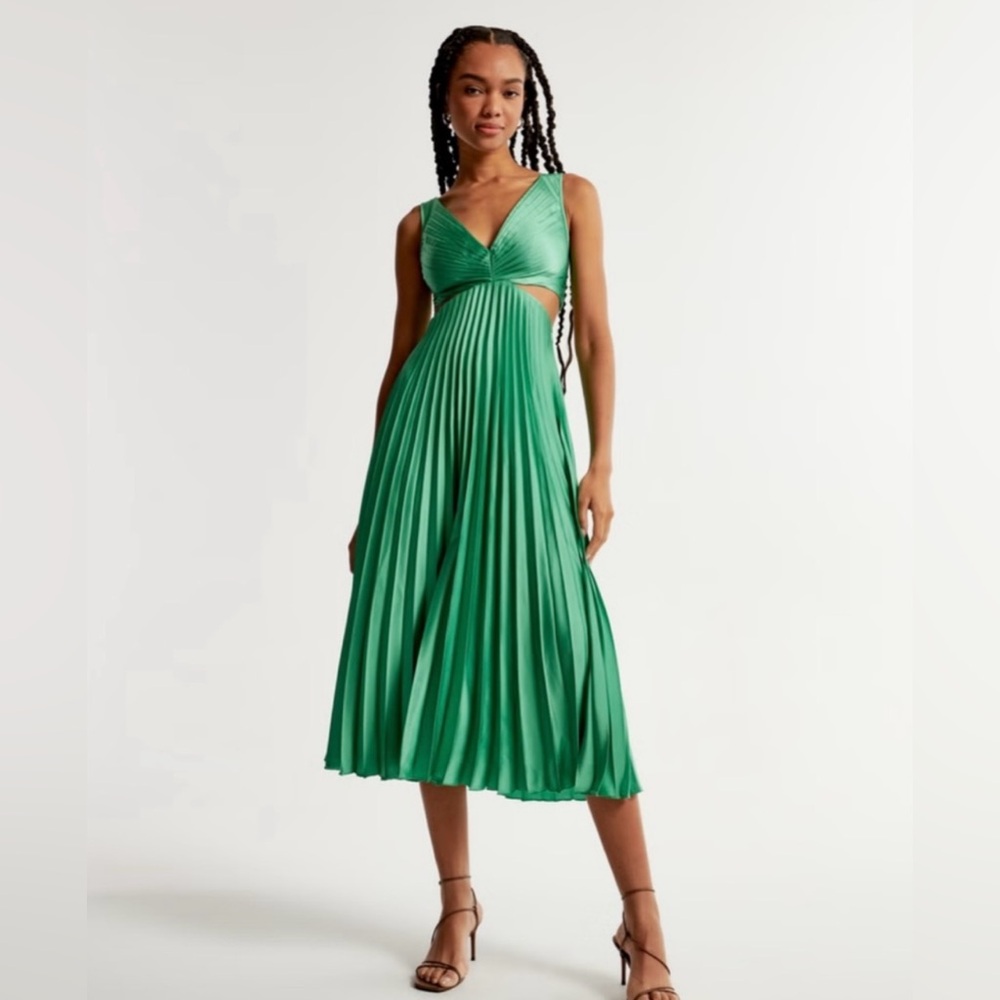Abercrombie & Fitch Giselle Pleated Cut Out Maxi Dress - Size Large
